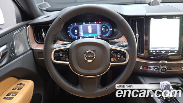 Volvo XC60 2세대 T8 Ultra Bright, 2025 13