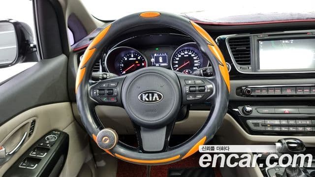 Kia All New Carnival Noblesse, 2015 13