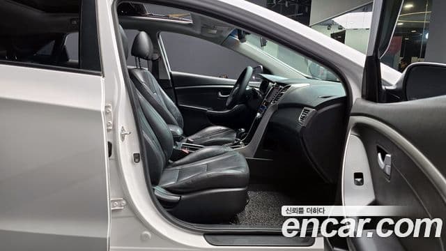 Hyundai i30(новый кузов / новое поколение) дизель 1.6 VGT Extreme, 2012 10