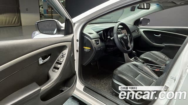 Hyundai i30(новый кузов / новое поколение) дизель 1.6 VGT Extreme, 2012 11