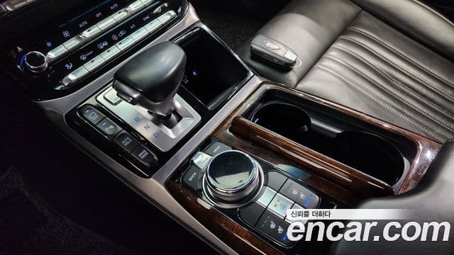 Genesis EQ900 Prestige, 2018 9