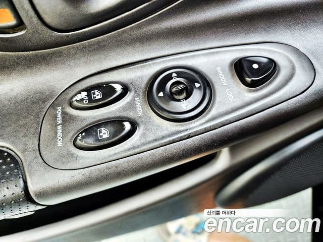 Hyundai 티뷰론 люксовая версия, 2000 17