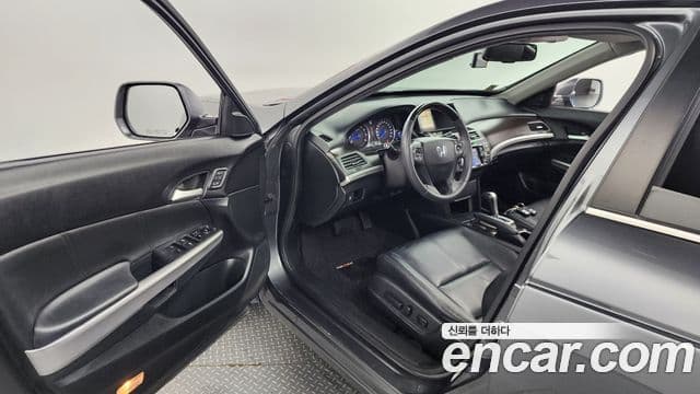 Honda 크로스투어 1세대, 2013 10