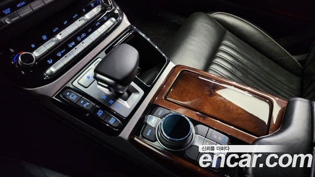 Genesis EQ900 Prestige, 2017 9