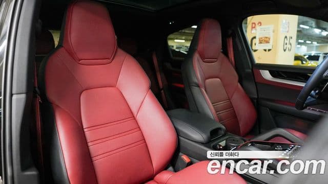 Porsche Cayenne (PO536) 3.0 E-гибрид купе, 2024 8