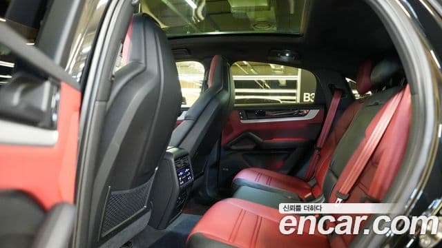 Porsche Cayenne (PO536) 3.0 E-гибрид купе, 2024 10