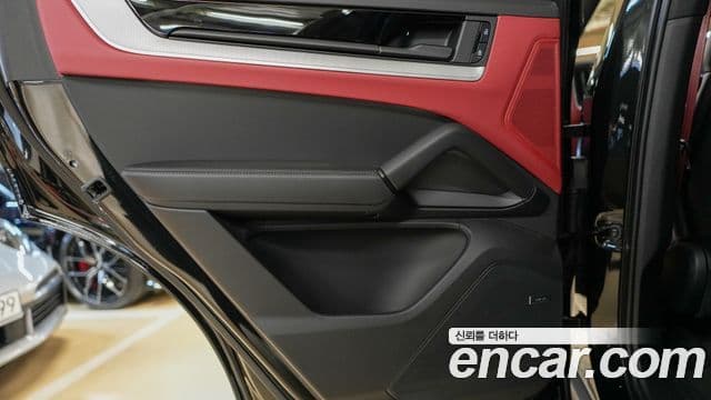 Porsche Cayenne (PO536) 3.0 E-гибрид купе, 2024 14