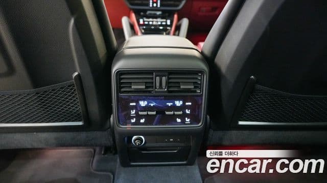 Porsche Cayenne (PO536) 3.0 E-гибрид купе, 2024 16