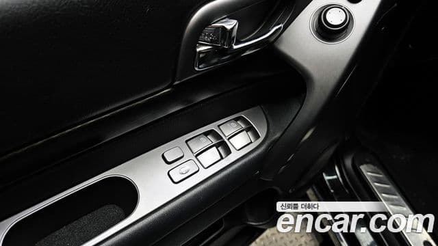 KG모빌리티(SsangYong) Korando 투리스모 4WD TX 9인승, 2019 16