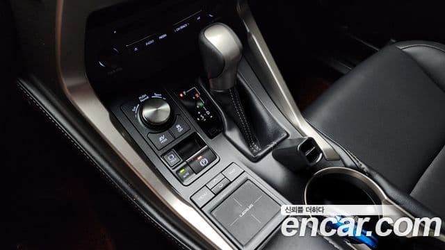 Lexus NX300h Supreme, 2017 9