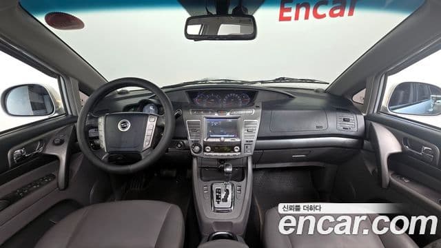 KG모빌리티(SsangYong) Korando 투리스모 4WD RT 9인승, 2015 7
