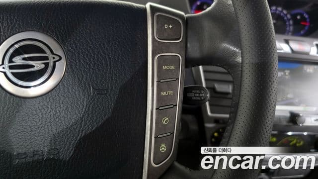 KG모빌리티(SsangYong) Korando 투리스모 4WD RT 9인승, 2015 16