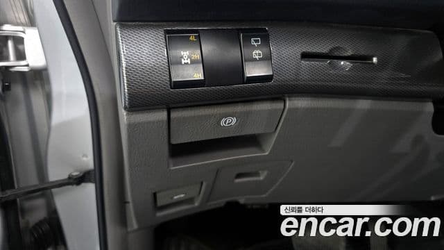 KG모빌리티(SsangYong) Korando 투리스모 4WD RT 9인승, 2015 17