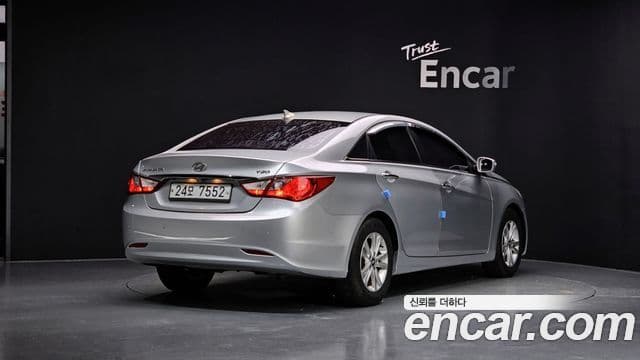 Hyundai YF Sonata чёрный, 2011 2