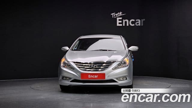 Hyundai YF Sonata чёрный, 2011 3