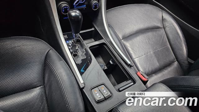 Hyundai YF Sonata чёрный, 2011 9