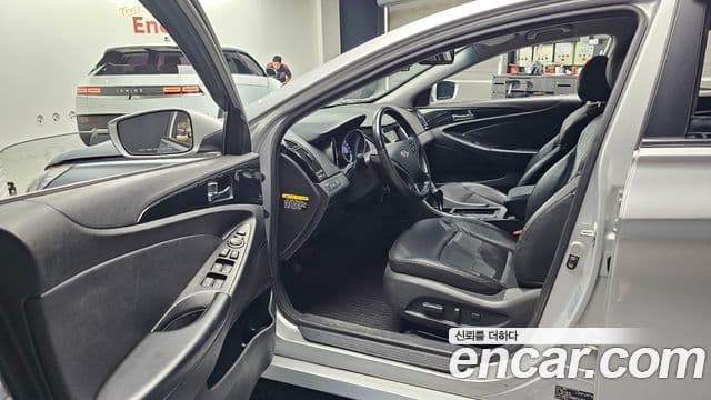 Hyundai YF Sonata чёрный, 2011 10