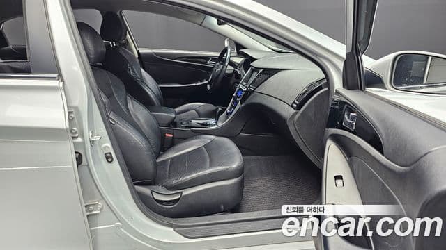 Hyundai YF Sonata чёрный, 2011 11