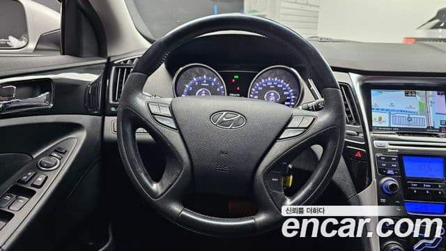 Hyundai YF Sonata чёрный, 2011 13