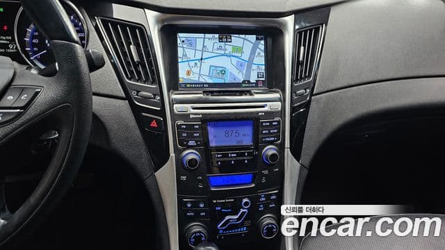 Hyundai YF Sonata чёрный, 2011 14