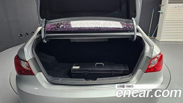 Hyundai YF Sonata чёрный, 2011 20