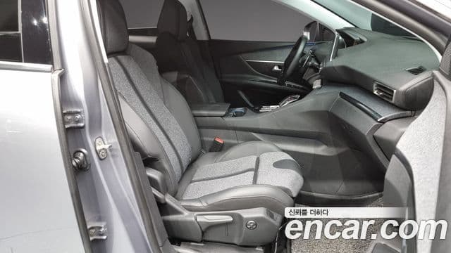 Peugeot 3008 2세대 1.6 BlueHDi Allure, 2017 11