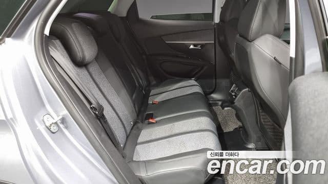 Peugeot 3008 2세대 1.6 BlueHDi Allure, 2017 12