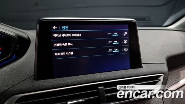 Peugeot 3008 2세대 1.6 BlueHDi Allure, 2017 17