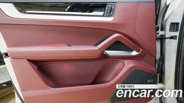 Porsche Cayenne (PO536), 2024 7