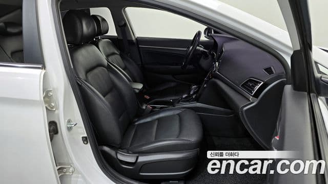 Hyundai Avante AD Modern, 2016 12