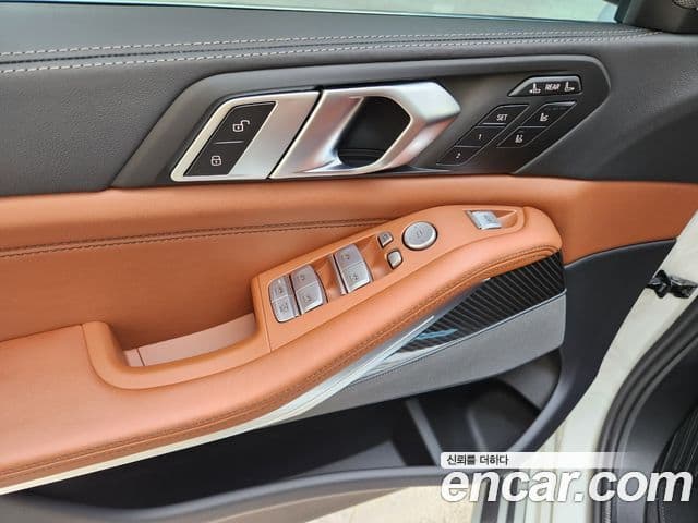 BMW X7 (G07) xDrive 40i M Sport 6인승, 2025 8
