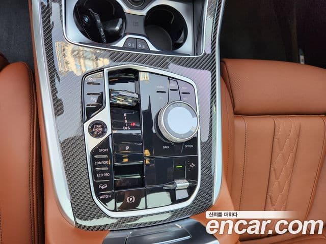 BMW X7 (G07) xDrive 40i M Sport 6인승, 2025 12