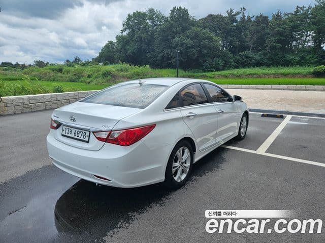 Hyundai YF Sonata Premier, 2011 4