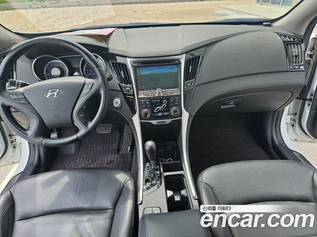 Hyundai YF Sonata Premier, 2011 6