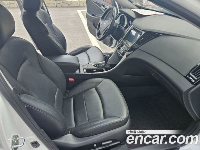 Hyundai YF Sonata Premier, 2011 7