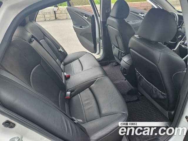 Hyundai YF Sonata Premier, 2011 8