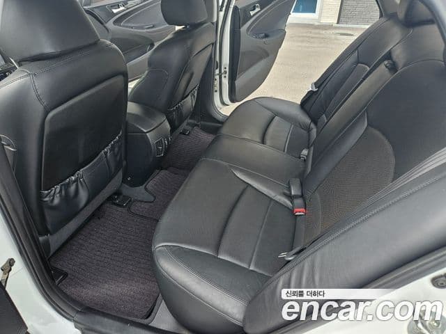 Hyundai YF Sonata Premier, 2011 9