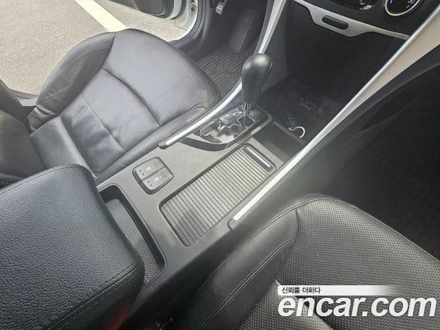 Hyundai YF Sonata Premier, 2011 10