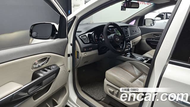 Kia All New Carnival Noblesse, 2015 10