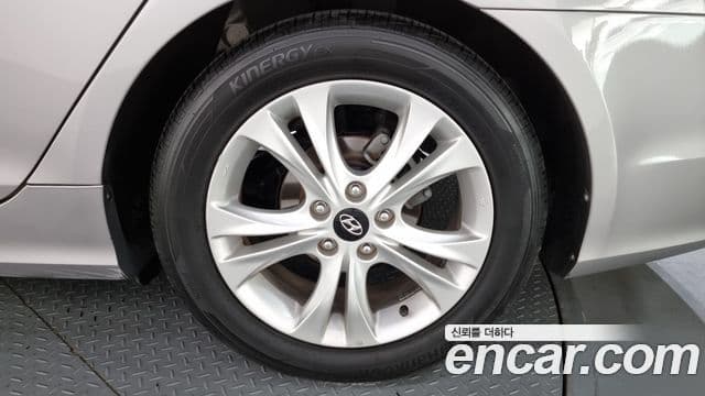 Hyundai YF Sonata LPI Premier(для людей с инвалидностью), 2012 все фото