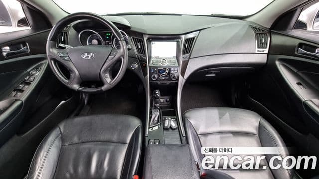 Hyundai YF Sonata LPI Premier(для людей с инвалидностью), 2012 7