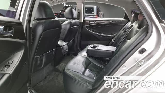 Hyundai YF Sonata LPI Premier(для людей с инвалидностью), 2012 11