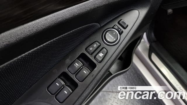 Hyundai YF Sonata LPI Premier(для людей с инвалидностью), 2012 18