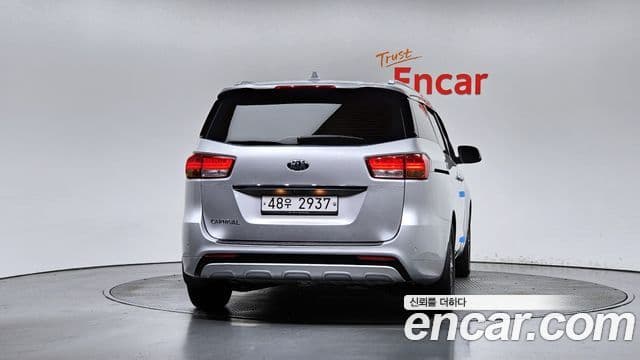 Kia All New Carnival Luxury, 2015 4