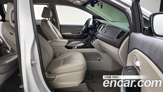 Kia All New Carnival Luxury, 2015 10
