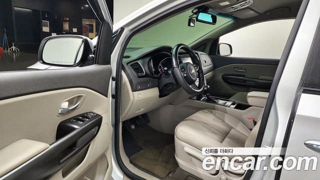 Kia All New Carnival Luxury, 2015 11