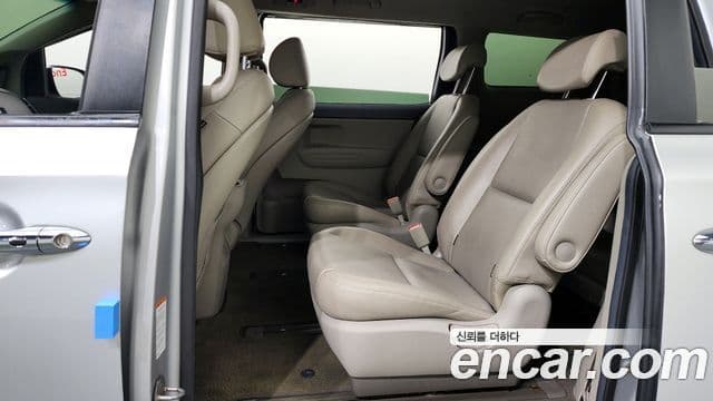 Kia All New Carnival Luxury, 2015 12