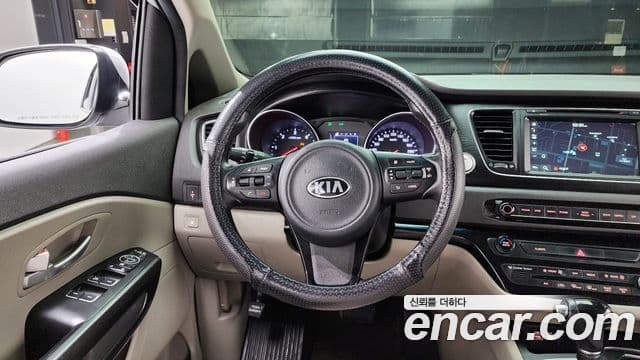 Kia All New Carnival Luxury, 2015 14
