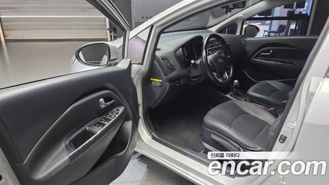 Kia The / новый New Pride Luxury, 2015 11