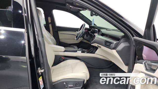 Audi e-Tron, 2020 11